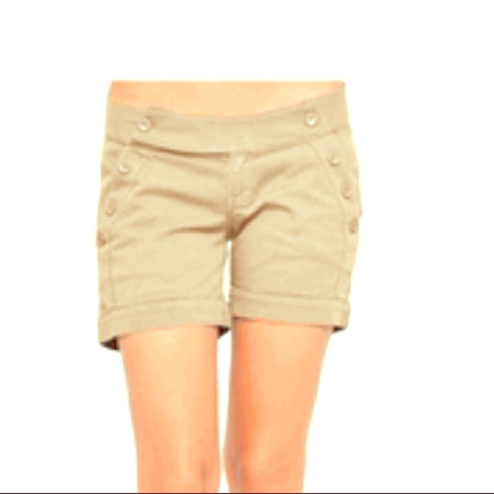 🤰Cream colored maternity shorts